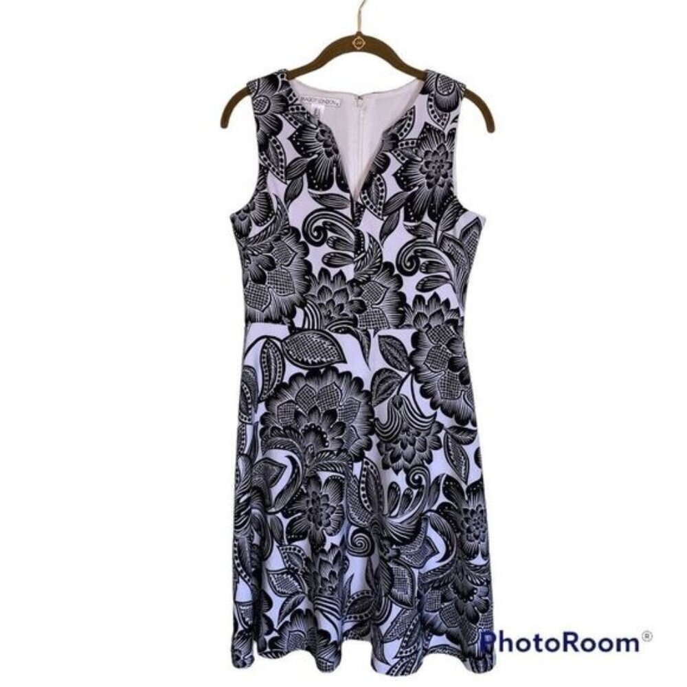 Maggy London Women's White Black Floral Print Fit And Flare Jersey Dress Size 4